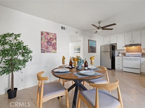 19041 Hamlin 5, Reseda (los Angeles) CA 91335