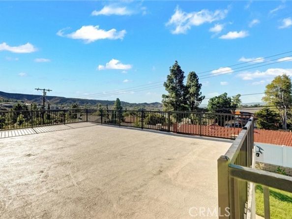 13791 Gavina Avenue, Sylmar (los Angeles) CA 91342
