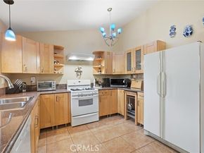 16425 Napa, North Hills (los Angeles) CA 91343