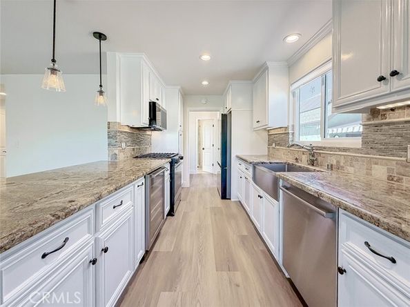 23275 Hamlin, West Hills (los Angeles) CA 91307