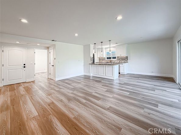 23275 Hamlin, West Hills (los Angeles) CA 91307