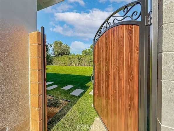 23275 Hamlin, West Hills (los Angeles) CA 91307