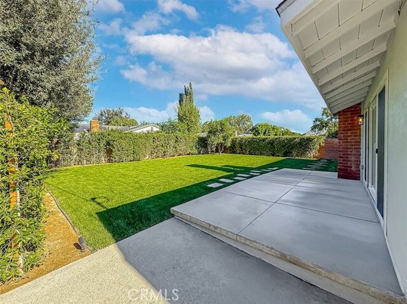 23275 Hamlin, West Hills (los Angeles) CA 91307