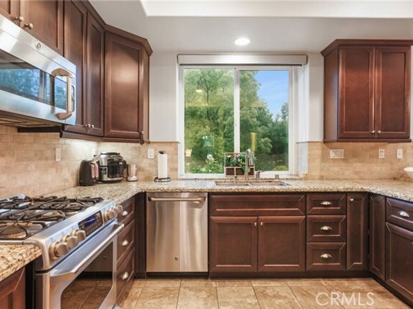 18141 Topham Street, Tarzana (los Angeles) CA 91335