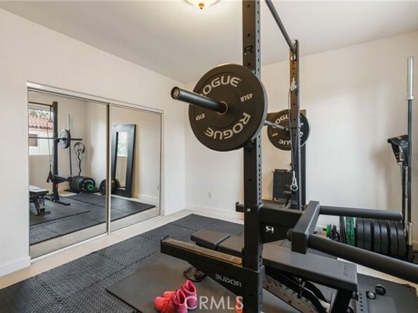 18141 Topham Street, Tarzana (los Angeles) CA 91335