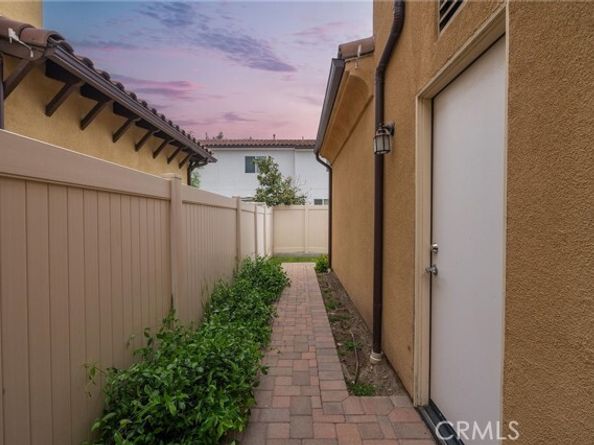 18141 Topham Street, Tarzana (los Angeles) CA 91335