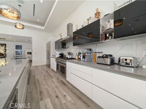 5631 Wilhelmina Avenue, Woodland Hills (los Angeles) CA 91367