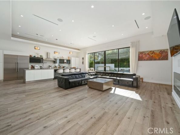 5631 Wilhelmina Avenue, Woodland Hills (los Angeles) CA 91367