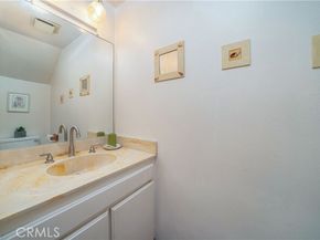 20122 Cohasset Street, Winnetka (los Angeles) CA 91306