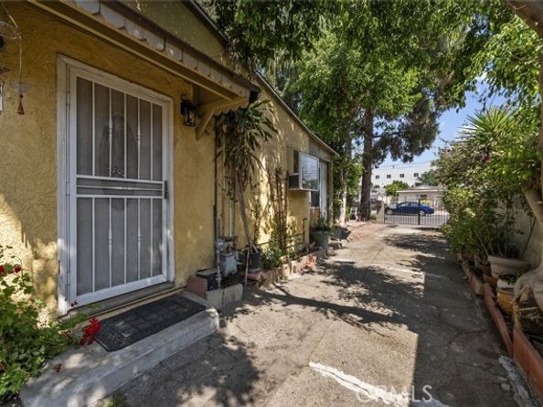 11744 Welby Way, North Hollywood (los Angeles) CA 91606