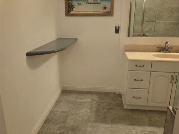 20450 Bassett Street, Winnetka (los Angeles) CA 91306