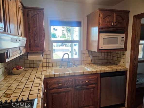 20450 Bassett Street, Winnetka (los Angeles) CA 91306