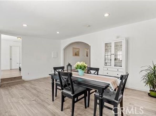 6927 Lindley Avenue, Reseda (los Angeles) CA 91335