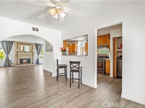 6927 Lindley Avenue, Reseda (los Angeles) CA 91335