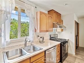 6927 Lindley Avenue, Reseda (los Angeles) CA 91335