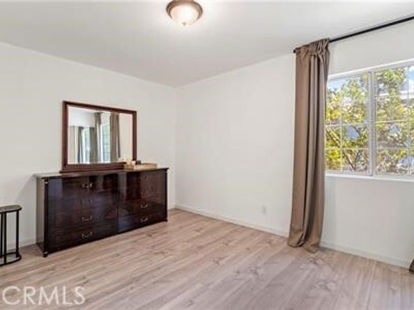 6927 Lindley Avenue, Reseda (los Angeles) CA 91335