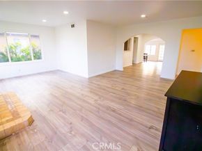 6927 Lindley Avenue, Reseda (los Angeles) CA 91335
