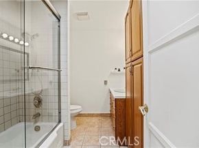 6927 Lindley Avenue, Reseda (los Angeles) CA 91335