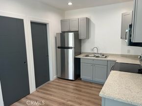 6927 Lindley Avenue, Reseda (los Angeles) CA 91335