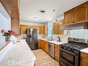 6927 Lindley Avenue, Reseda (los Angeles) CA 91335