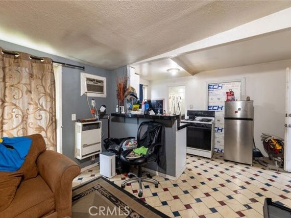 22113 Cantlay Street, Canoga Park (los Angeles) CA 91303