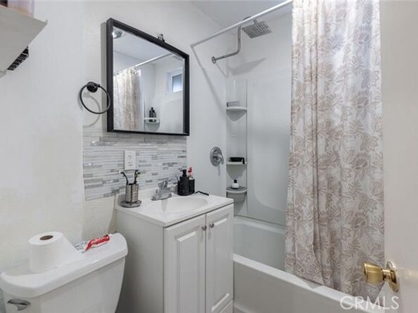 22113 Cantlay Street, Canoga Park (los Angeles) CA 91303