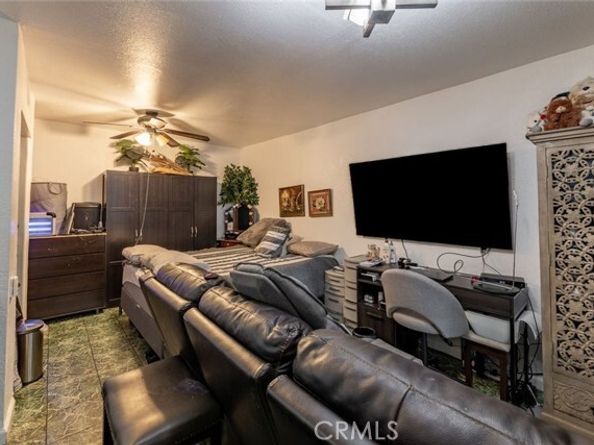 22113 Cantlay Street, Canoga Park (los Angeles) CA 91303
