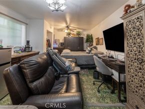22113 Cantlay Street, Canoga Park (los Angeles) CA 91303