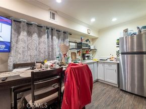 22113 Cantlay Street, Canoga Park (los Angeles) CA 91303