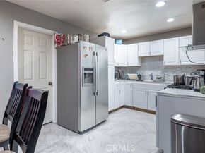 22113 Cantlay Street, Canoga Park (los Angeles) CA 91303
