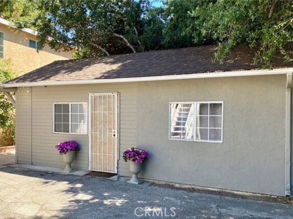 7135 Geyser Avenue, Reseda (los Angeles) CA 91335