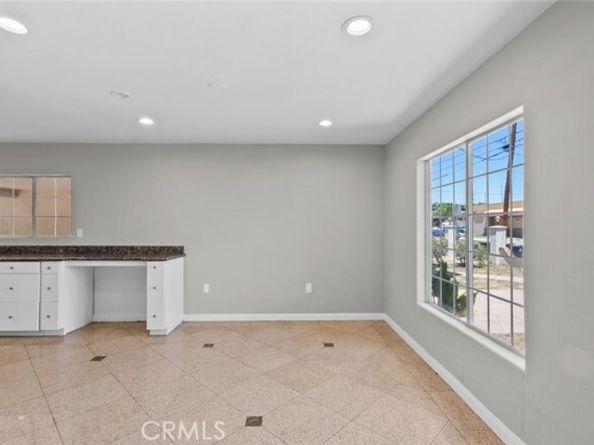 7135 Geyser Avenue, Reseda (los Angeles) CA 91335