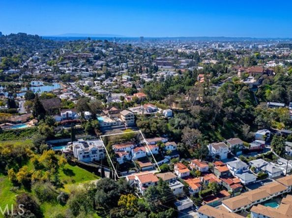 3702 Arbolada Road, Los Angeles CA 90027