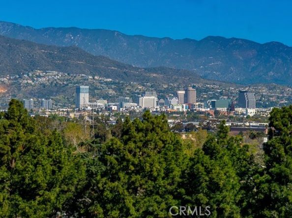 3702 Arbolada Road, Los Angeles CA 90027