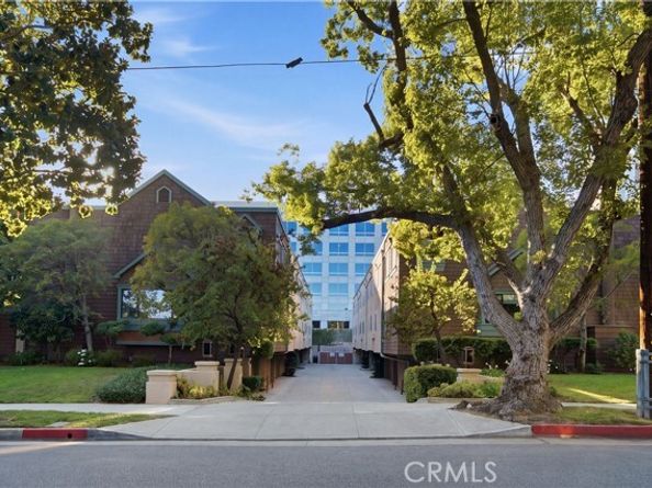 209 S Oakland, Pasadena CA 91101