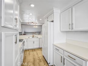 18403 Collins Street B, Tarzana (los Angeles) CA 91356