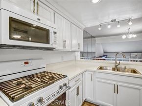 18403 Collins Street B, Tarzana (los Angeles) CA 91356