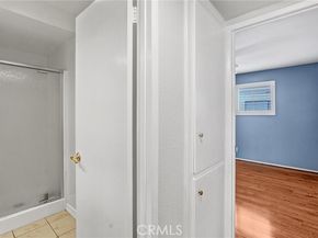 18403 Collins Street B, Tarzana (los Angeles) CA 91356