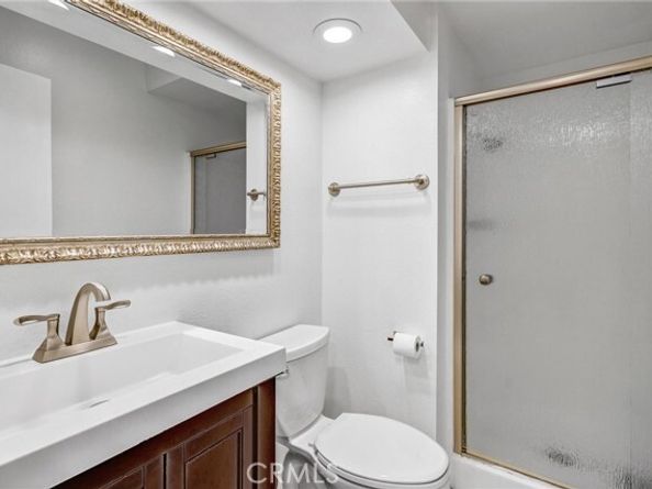 18403 Collins Street B, Tarzana (los Angeles) CA 91356