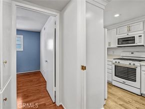18403 Collins Street B, Tarzana (los Angeles) CA 91356
