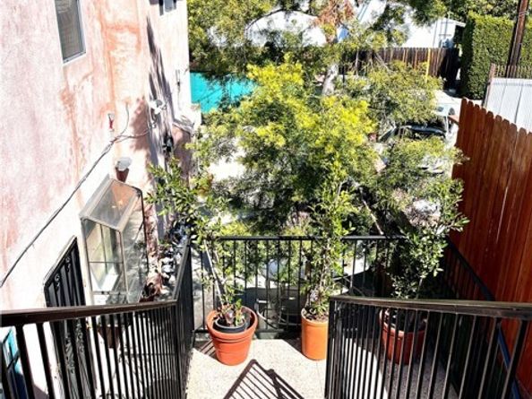 10443 Magnolia Boulevard, North Hollywood (los Angeles) CA 91601