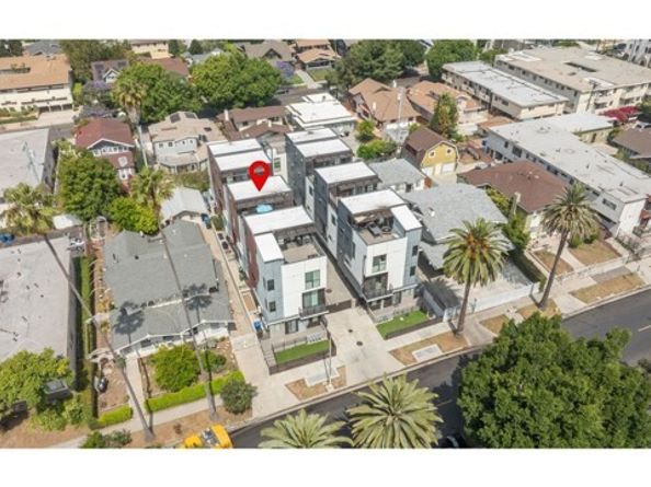 113 N Manhattan Place, Los Angeles CA 90004