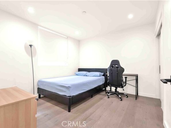 113 N Manhattan Place, Los Angeles CA 90004