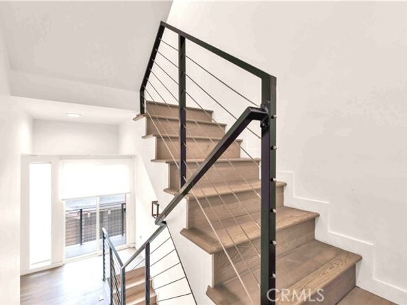 113 N Manhattan Place, Los Angeles CA 90004
