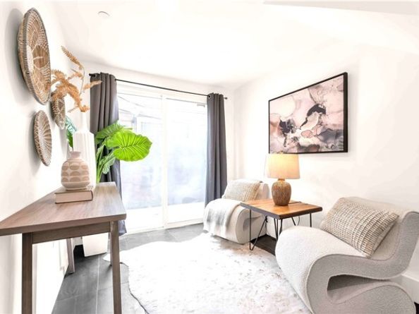 113 N Manhattan Place, Los Angeles CA 90004