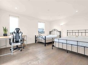 113 N Manhattan Place, Los Angeles CA 90004