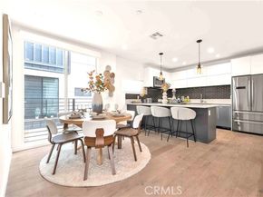 113 N Manhattan Place, Los Angeles CA 90004