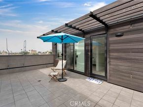 113 N Manhattan Place, Los Angeles CA 90004