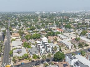 113 N Manhattan Place, Los Angeles CA 90004