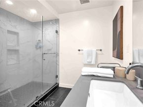 113 N Manhattan Place, Los Angeles CA 90004